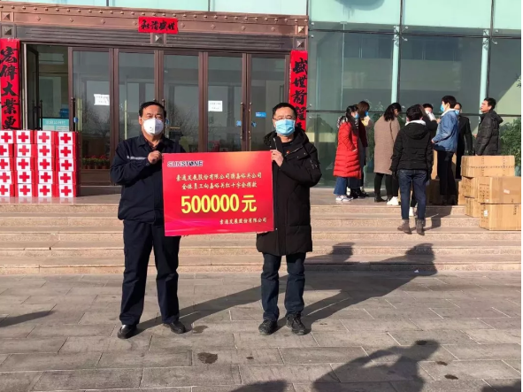 【眾志成城戰(zhàn)勝疫情】你們?cè)谇盀槲覀冋陲L(fēng)擋雨，這點(diǎn)心意請(qǐng)收下！大愛雄關(guān)我們一起前行