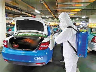 免費(fèi)接送一線(xiàn)抗“疫”人員 蘭州奔馬雷鋒車(chē)隊(duì)，你們真棒！