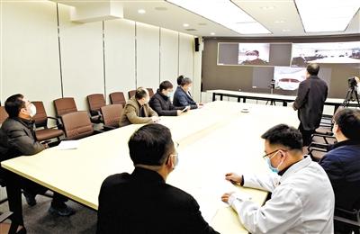 蘭大校長嚴純華等視頻連線蘭大一院、二院支援湖北醫(yī)療隊員