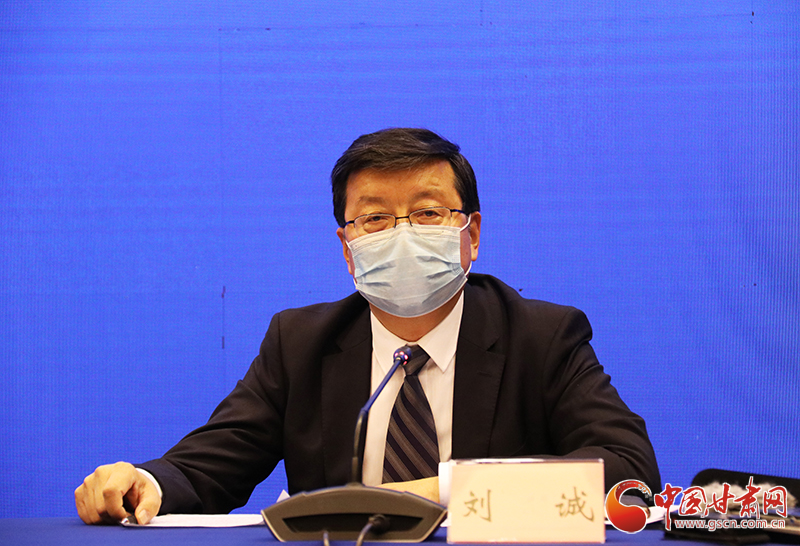 甘肅省人社廳：落實(shí)落細(xì)“四個(gè)確?！贝胧?實(shí)現(xiàn)貧困人口基本養(yǎng)老保險(xiǎn)全覆蓋（圖）