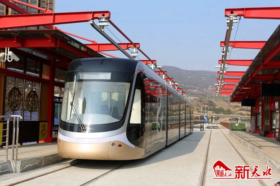 王銳調(diào)研有軌電車示范線一期工程、工業(yè)博物館等項(xiàng)目建設(shè)情況