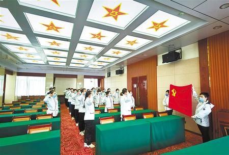 一次難得的黨課——甘肅第二、第三批援鄂醫(yī)療隊(duì)預(yù)備黨員宣誓儀式側(cè)記