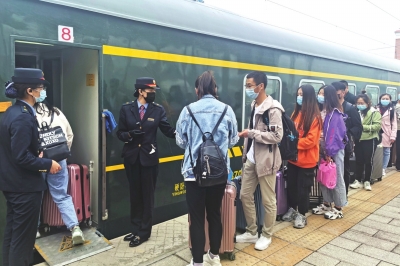 點(diǎn)對(duì)點(diǎn)復(fù)學(xué)專列從隴南開出