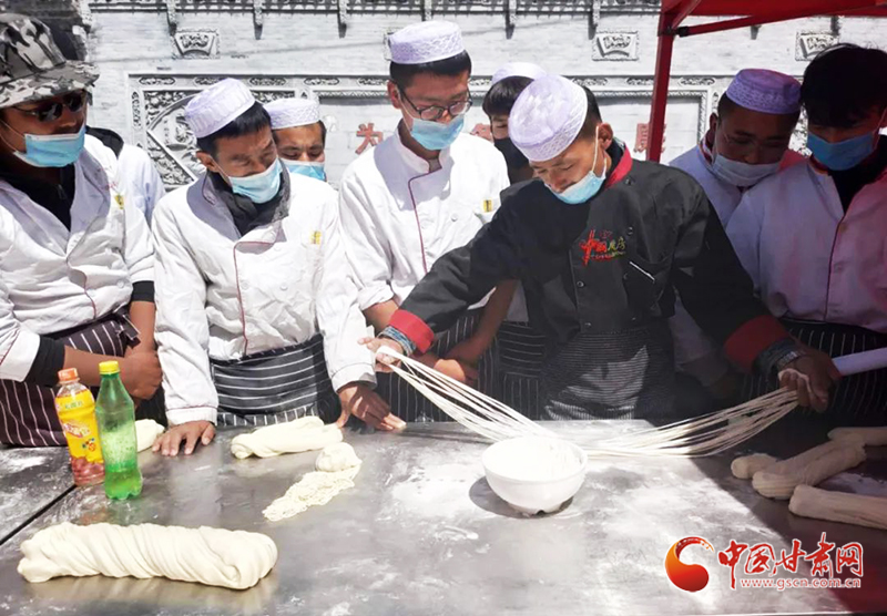 【甘肅省決戰(zhàn)決勝脫貧攻堅(jiān)】臨夏縣：技能培訓(xùn)送到家門(mén)口 創(chuàng)業(yè)致富有奔頭（圖）