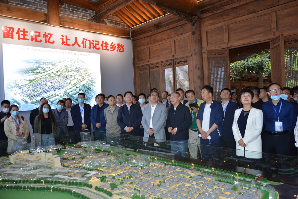 全省文化旅游產(chǎn)業(yè)項目建設(shè)推進會參會代表觀摩天水文旅項目