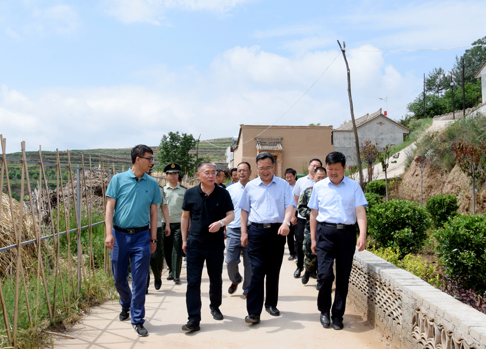 王銳深入麥積區(qū)、甘谷縣掛牌督戰(zhàn)村調(diào)研指導(dǎo)脫貧攻堅工作