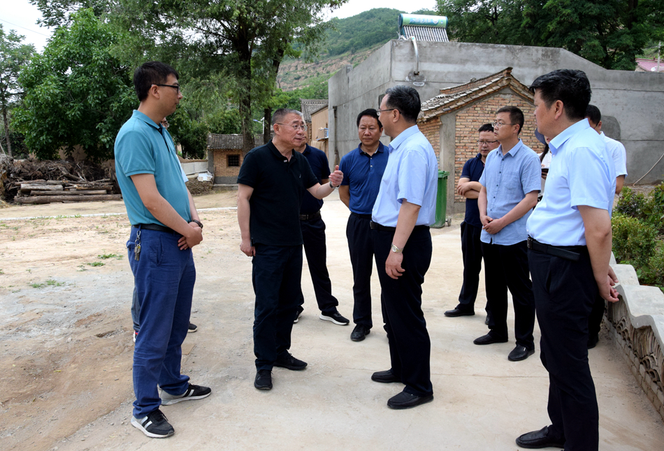 王銳深入麥積區(qū)、甘谷縣掛牌督戰(zhàn)村調(diào)研指導脫貧攻堅工作