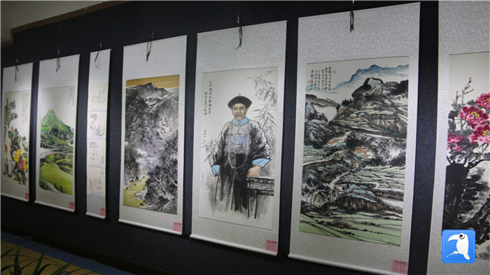 7月1日上午，定西市通渭縣紀委監(jiān)委舉辦“襄郡清風·喜迎建黨99周年”廉政文化書畫展， 共同為黨的生日獻禮。_副本.jpg