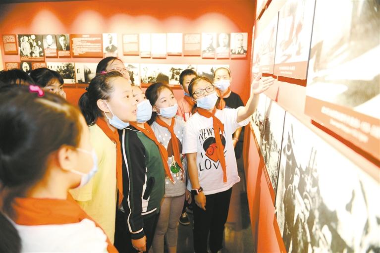 蘭州酒泉路小學(xué)師生參觀(guān)“八辦”