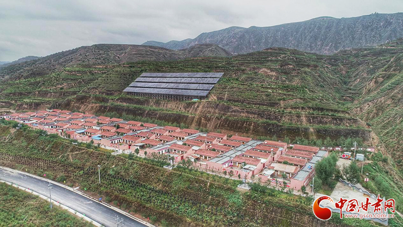 【跟著總書記看甘肅】布楞溝村：水引來了，路修通了，新農(nóng)村建起來了（圖）