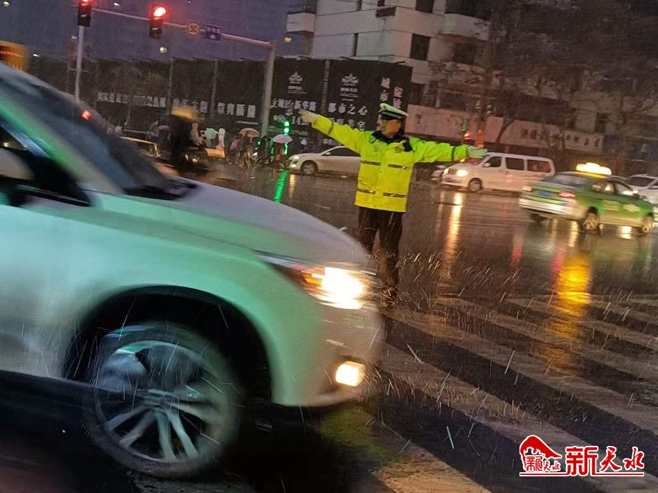 風(fēng)雪襲來，天水最美“警色”在路上！