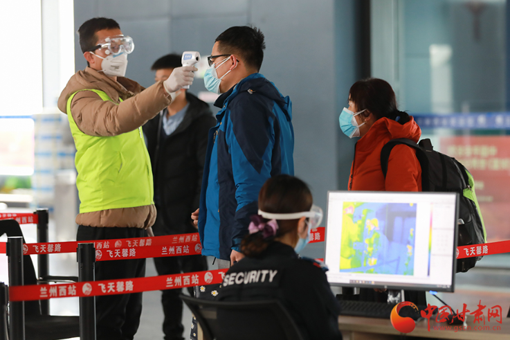 回家路上，請配合疫情防控要求 