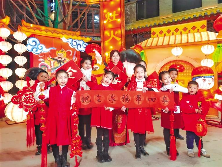 原創(chuàng)音樂電視《全家?！废蛱m州市人民拜年！