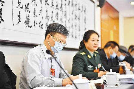 住甘全國政協(xié)委員討論政府工作報告以及“十四五”規(guī)劃和2035年遠景目標(biāo)綱要草案