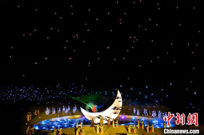 圖為大型沙漠實(shí)景演出《敦煌盛典》演出劇照。(資料圖) 敦煌市委宣傳部供圖