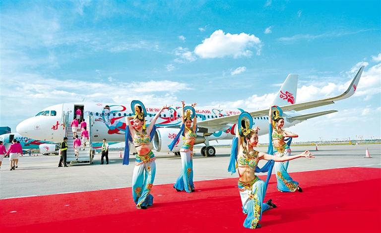 甘肅文旅攜手長(zhǎng)龍航空搭建空中快線(xiàn) “飛天”“如意”首航 唱響“交響絲路”引客來(lái)