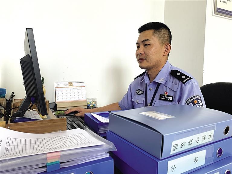 “身為黨員，就應(yīng)該第一個(gè)往前沖”