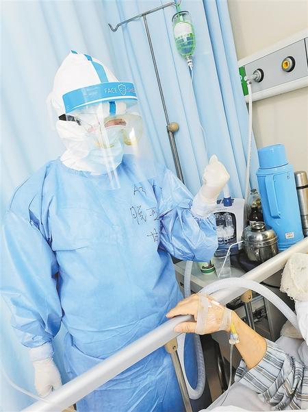 白衣天使 逆風(fēng)綻放——記第48屆南丁格爾獎獲得者、慶陽市人民醫(yī)院重癥監(jiān)護(hù)室護(hù)士長脫亞莉