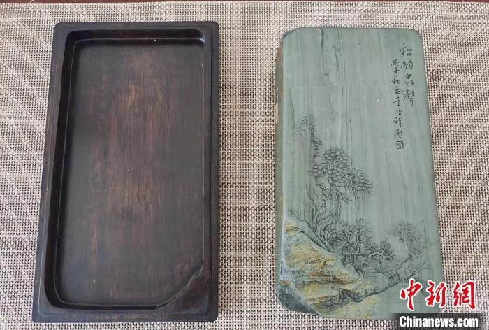 圖為盧保勝為提升洮硯文化內(nèi)涵，制作“一硯一銘、一盒一拓”成品展示。　張婧 攝