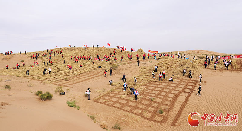 甘肅省委宣傳部、省文明辦、省志愿服務(wù)聯(lián)合會(huì)在古浪縣舉行壓沙主題文明實(shí)踐志愿服務(wù)活動(dòng)