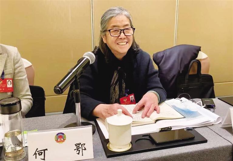 【委員風(fēng)采】“明星委員”何鄂的三個(gè)“幸?！?>
        </a><em>【委員風(fēng)采】“明星委員”何鄂的三個(gè)“幸?！?/em></li>
    <li><a  target=