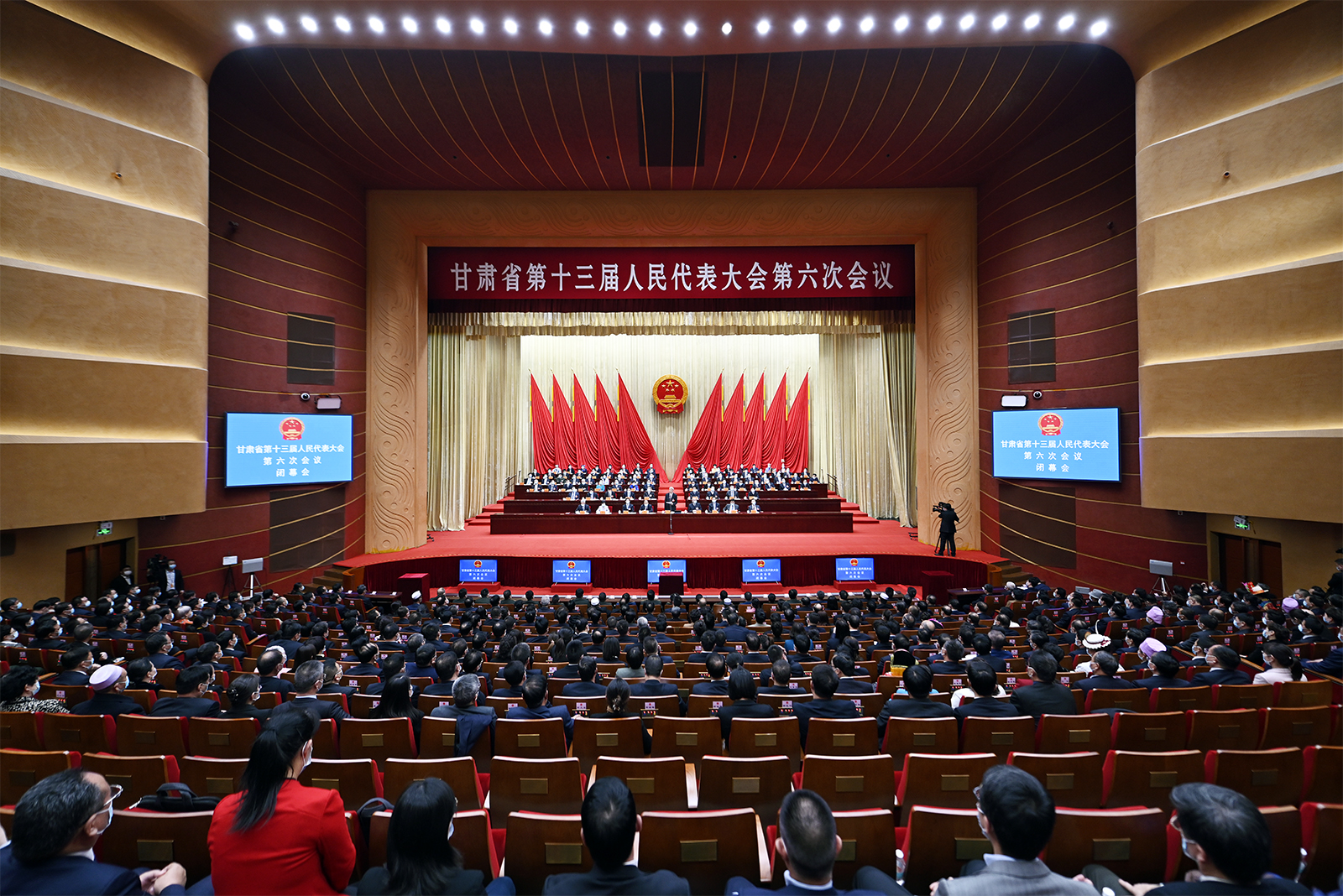 甘肅省十三屆人大六次會議閉幕 尹弘主持并講話 任振鶴歐陽堅(jiān)等出席