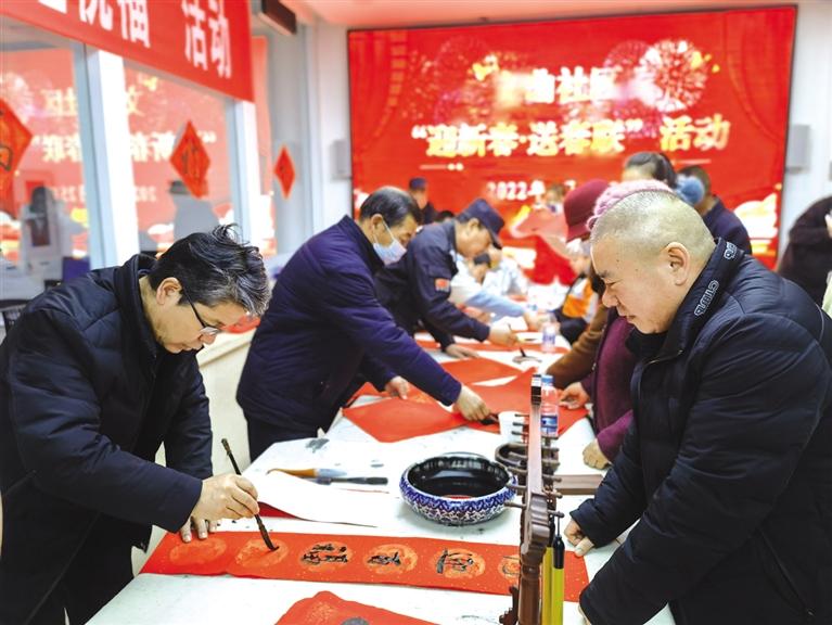 蘭州新區(qū)開展“墨香四溢送春聯(lián)·情暖文曲送祝?！被顒?>
        </a><em>蘭州新區(qū)開展“墨香四溢送春聯(lián)·情暖文曲送祝?！被顒?/em></li>

                </ul>
            </div>
            <!-- public platform -->
            <div   id=