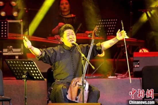 圖為樂隊(duì)主創(chuàng)巴依勒格。(資料圖) 受訪者供圖