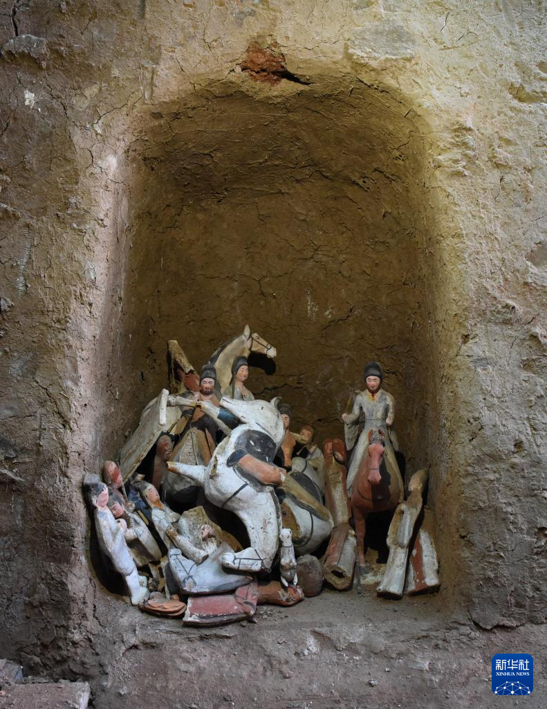 甘肅武威市唐代吐谷渾王族墓葬群慕容智墓墓道壁龕出土儀仗俑群（資料圖）。