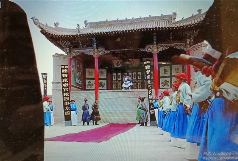 電影《新龍門客?！菲^之關(guān)城清代戲臺特寫