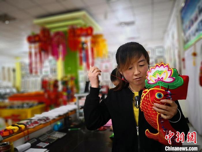 圖為“非遺”產(chǎn)品展示。(資料圖) 魏建軍 攝