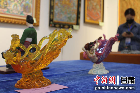 圖為敦煌飛天造型的作品。徐雪 攝