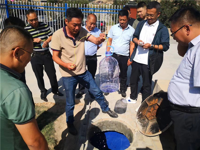 城關(guān)區(qū)作風(fēng)建設(shè)督察組赴青白石污水處理站，檢查污水采樣情況。.jpg