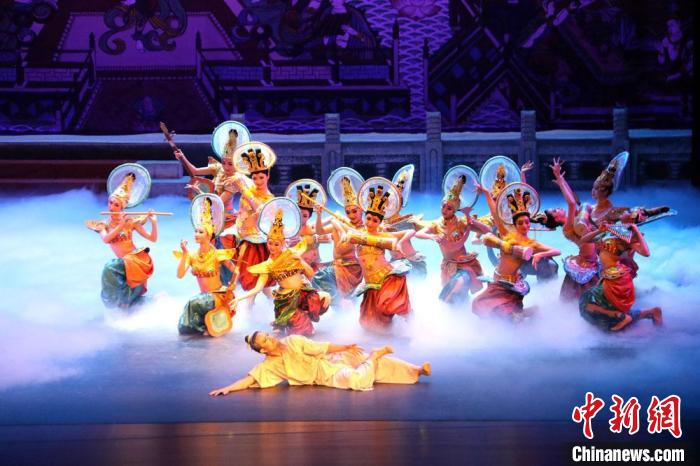 《絲路花雨》在敦煌大劇院演出。(資料圖) 敦煌市委宣傳部供圖