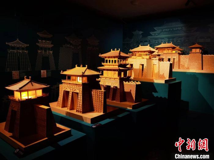 2022年11月，正在敦煌研究院展出的“千年?duì)I造——敦煌壁畫中的建筑之美”特展?！《∷?攝