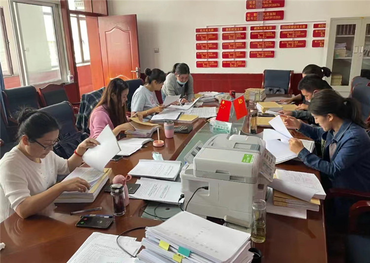 2022年9月12日，甘南州碌曲縣紀委監(jiān)委發(fā)揮”室組地“聯(lián)動機制，在縣衛(wèi)健系統(tǒng)開展八個重點領(lǐng)域?qū)ｍ椂讲椤?jpg