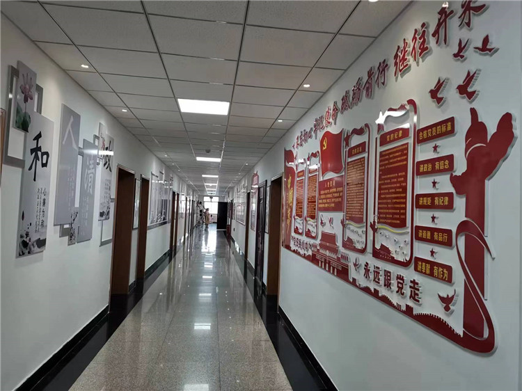 和政縣在機(jī)關(guān)統(tǒng)辦樓打造廉潔文化長廊.jpg