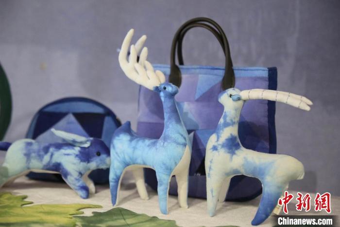 圖為許靜的非遺文創(chuàng)作品。(資料圖) 甘肅省非遺保護中心供圖