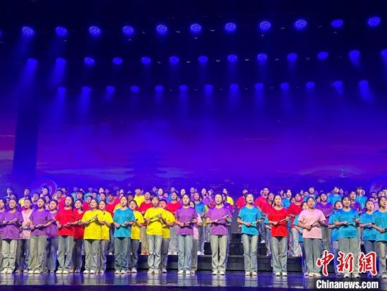 5月28日晚，“詩意甘肅·絲路長風(fēng)三千里”——月出涼州·武威詩會在甘肅省武威市漢唐天馬城舉行。楊娜 攝