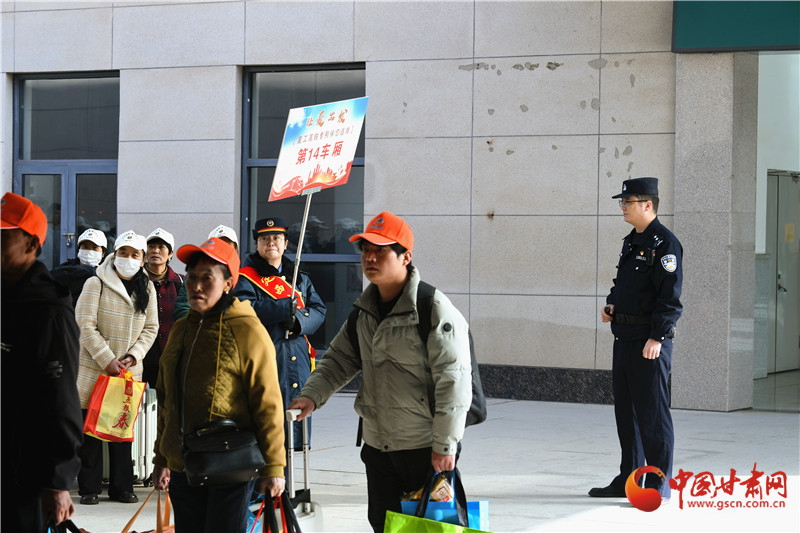 春動(dòng)隴原|甘肅首趟務(wù)工專列開行 鐵警傾力守護(hù)返崗平安