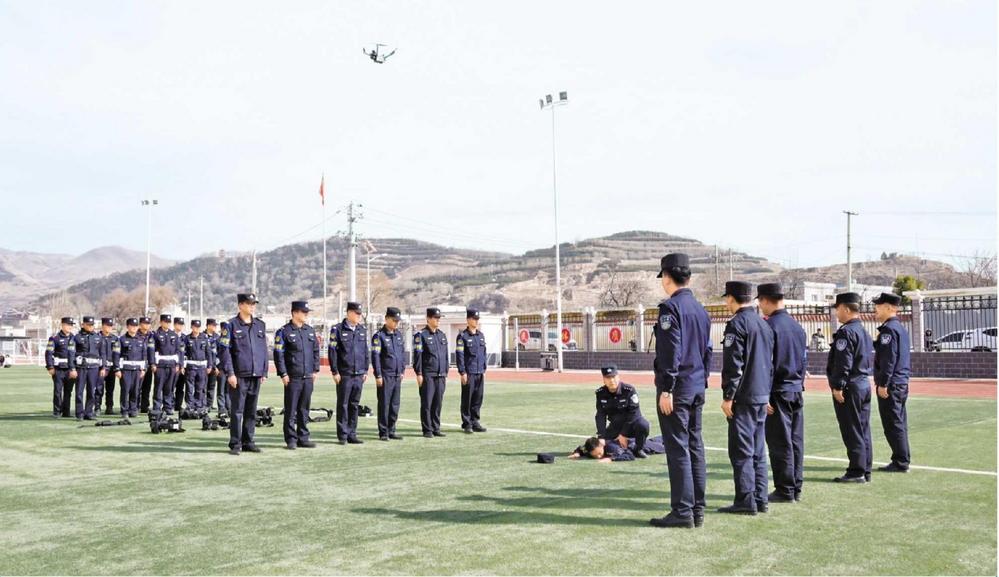 岷縣特警開展“空地一體”綜合實戰(zhàn)培訓(xùn)